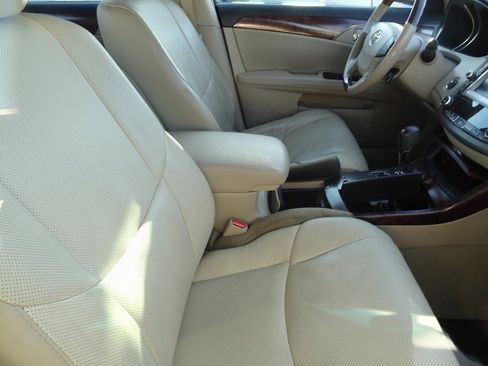 Used 2011 Toyota Avalon Limited image 9