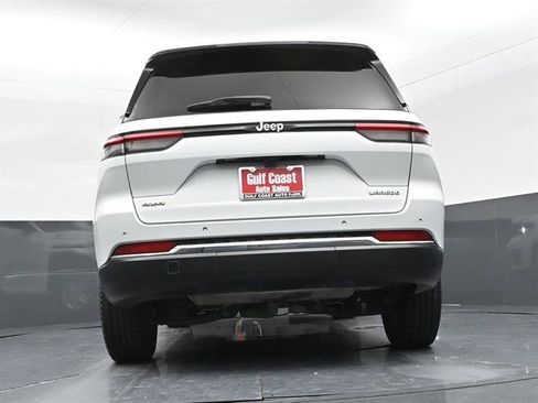 Used 2023 Jeep Grand Cherokee Laredo AWD/4WD image 36