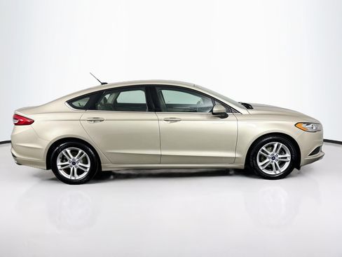 Used 2018 Ford Fusion SE FWD image 16