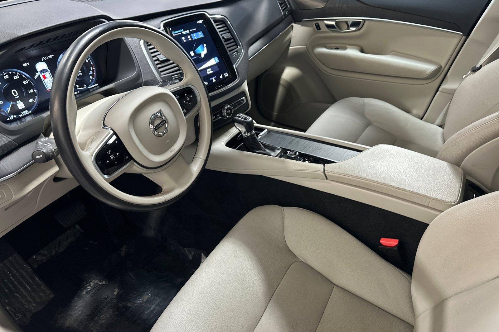 Used 2020 Volvo XC90 T5 Momentum w/ Protection Package Premier AWD/4WD image 13
