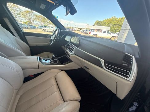 Used 2022 BMW X5 sDrive40i w/ M Sport Package RWD image 30