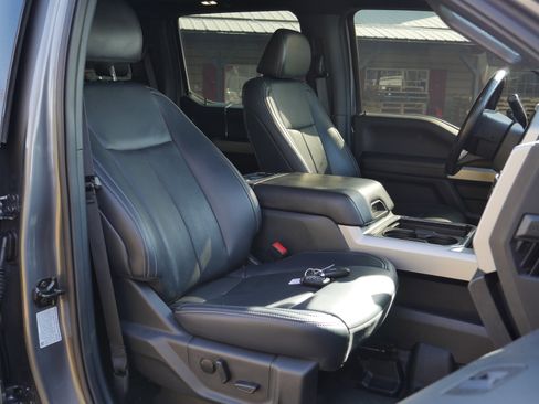 Certified 2022 Ford F250 Lariat w/ Black Appearance Package image 29