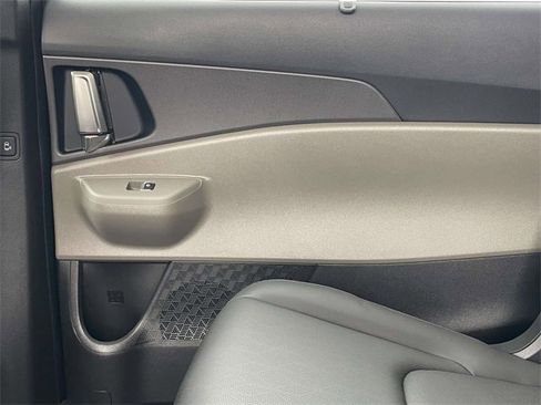 New 2026 Kia Carnival EX image 24