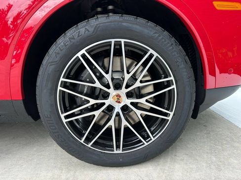 Certified 2025 Porsche Cayenne E-Hybrid AWD/4WD image 41