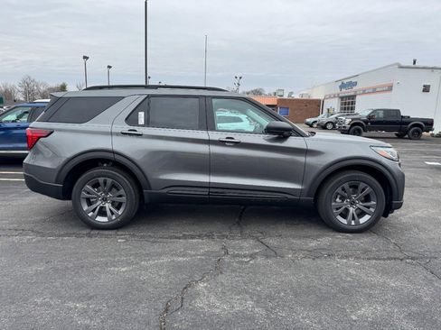 New 2026 Ford Explorer Active w/ Active Comfort Package image 2