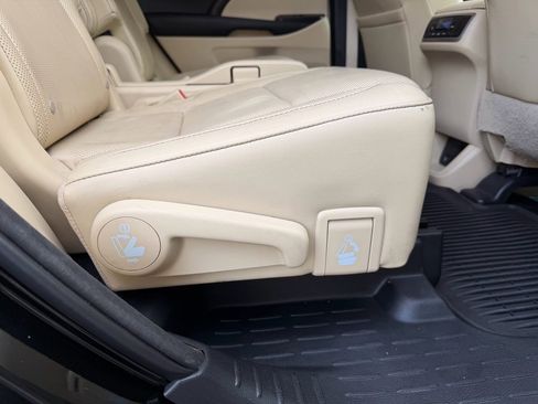 Used 2015 Toyota Highlander Limited image 23