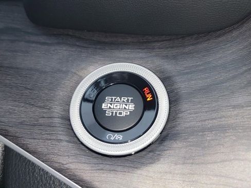 Used 2023 Jeep Grand Cherokee Limited w/ Black Appearance Package image 20