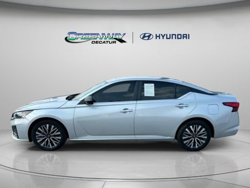 Used 2024 Nissan Altima 2.5 SV FWD image 5