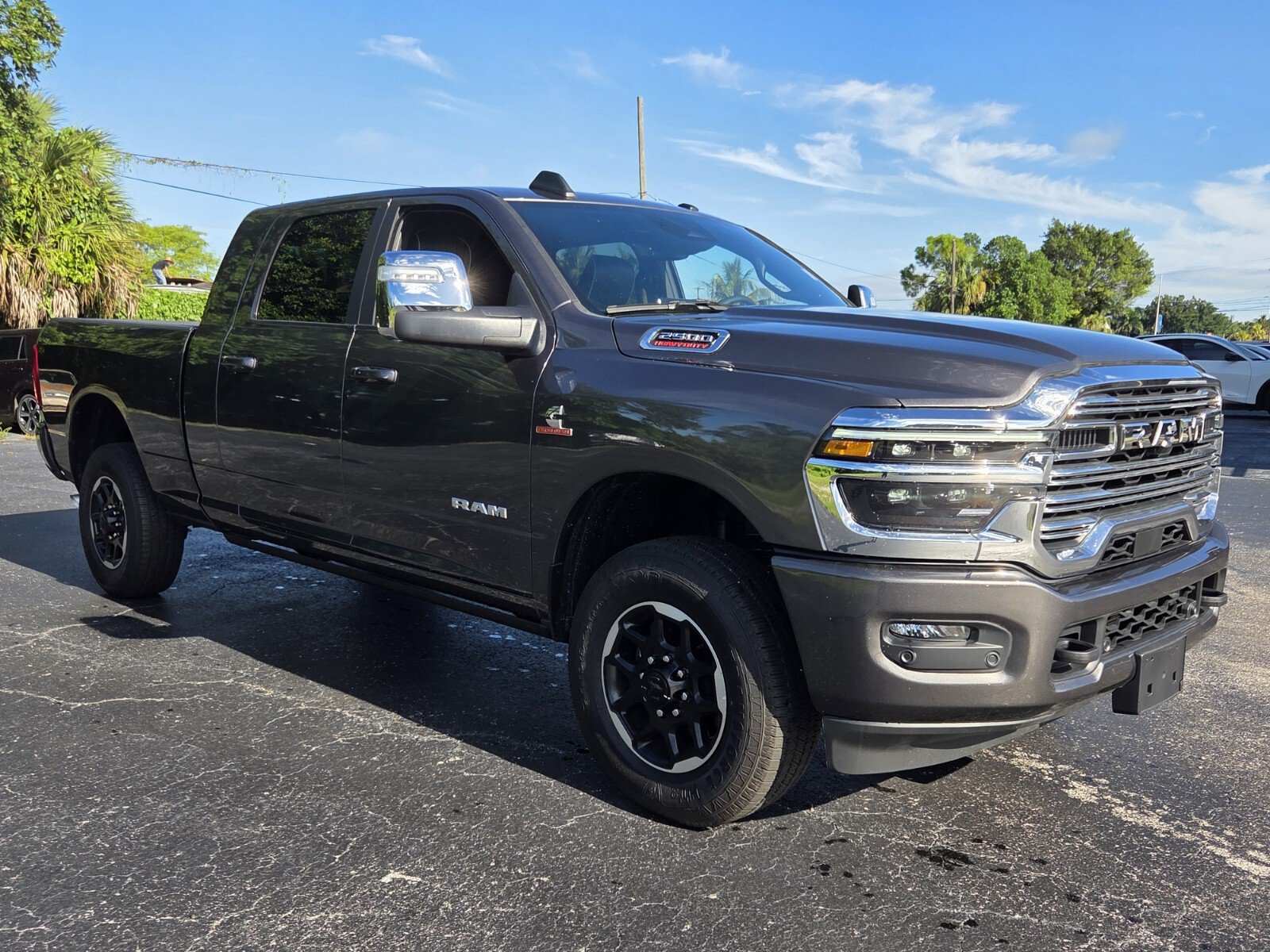 Used 2025 RAM 2500 Laramie AWD/4WD image 7