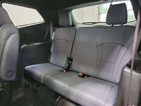 Used 2023 Buick Enclave Essence w/ Experience Buick Package AWD/4WD image 27