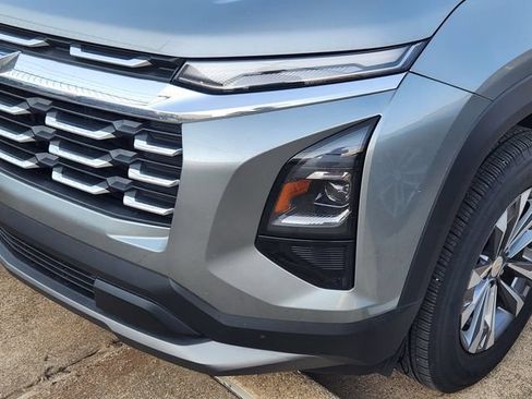 Used 2026 Chevrolet Equinox LT FWD image 8