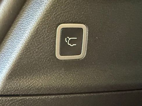 New 2026 Chrysler Pacifica Select FWD image 33