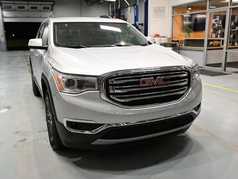 Used 2019 GMC Acadia SLT image 3