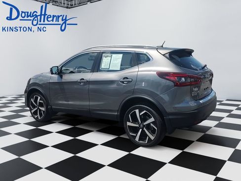 Used 2022 Nissan Rogue Sport SL w/ Premium Package FWD image 3