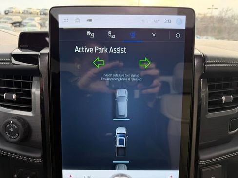 Used 2022 Ford F150 Lightning Platinum image 29