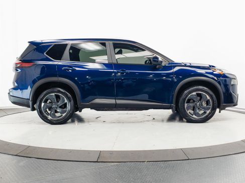 Used 2024 Nissan Rogue SV w/ SV Premium Package FWD image 12
