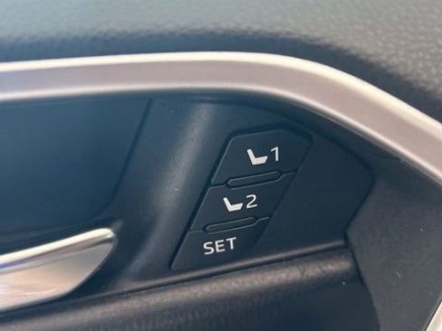 Used 2021 Toyota RAV4 XLE Premium AWD/4WD image 10