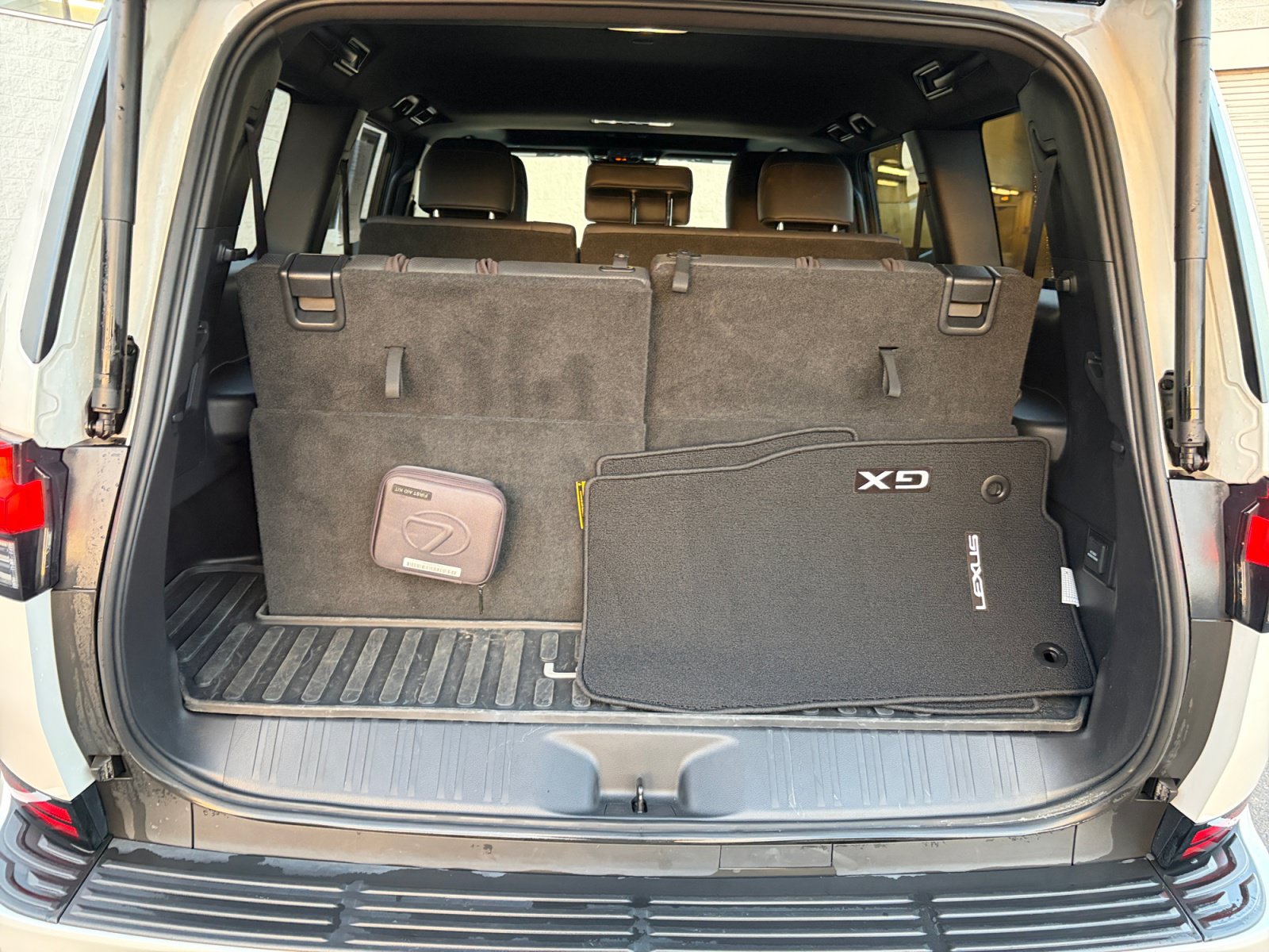 Used 2024 Lexus GX 550 w/ Cold Area Package AWD/4WD image 32