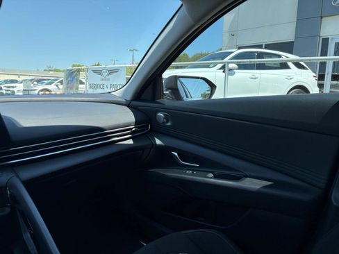 Used 2024 Hyundai Elantra SEL w/ Convenience Package image 22