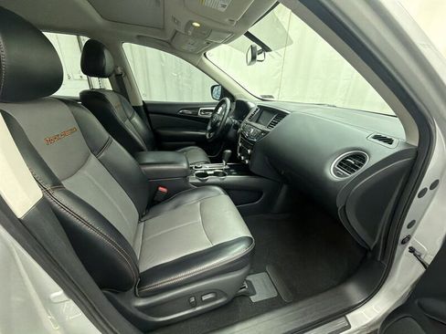Used 2020 Nissan Pathfinder SL AWD/4WD image 13