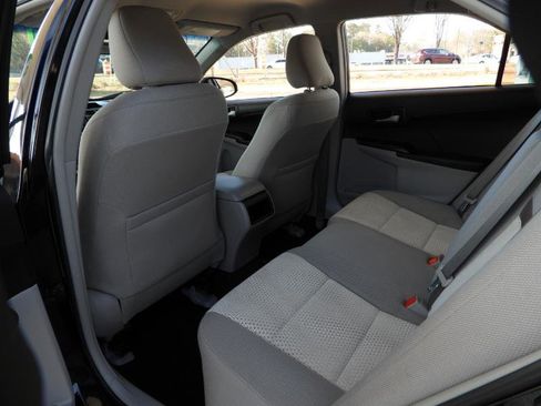 Used 2012 Toyota Camry LE image 27