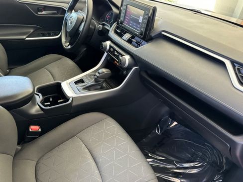 Used 2022 Toyota RAV4 XLE image 17