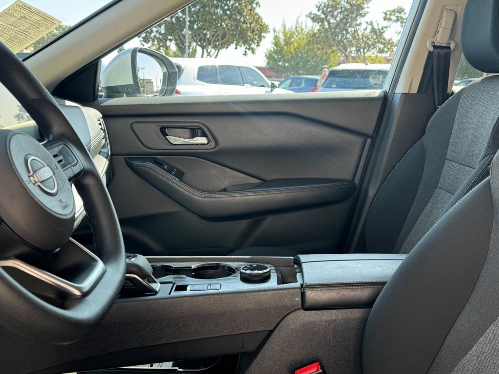 Used 2024 Nissan Rogue SV AWD/4WD image 12