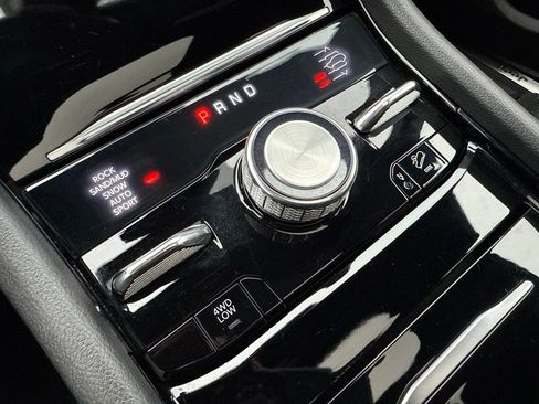 Used 2021 Jeep Grand Cherokee L Overland w/ Luxury Tech Group IV AWD/4WD image 34