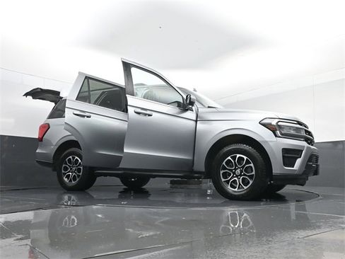 Used 2024 Ford Expedition XLT image 35