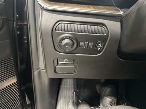 Used 2022 Jeep Grand Wagoneer Series II w/ Convenience Group III AWD/4WD image 39