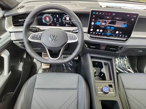 New 2026 Volkswagen Tiguan SE R-Line image 25