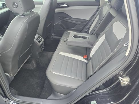 Used 2023 Volkswagen Taos SEL AWD/4WD image 19
