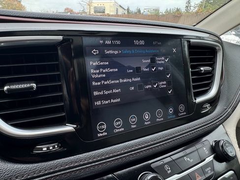 Used 2020 Chrysler Pacifica Limited FWD image 32