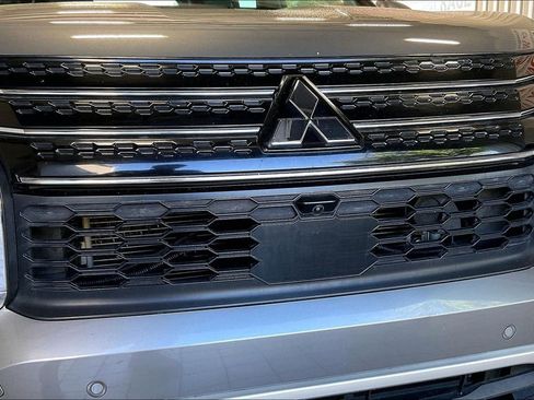 Used 2022 Mitsubishi Outlander SE image 26