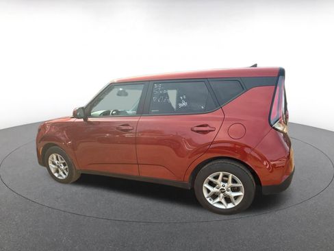 Used 2025 Kia Soul LX w/ LX Technology Package image 11