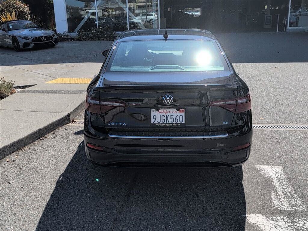 Used 2023 Volkswagen Jetta SE w/ Panoramic Sunroof Package FWD image 6