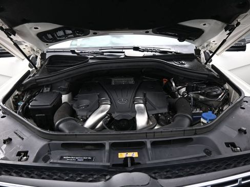 Used 2018 Mercedes-Benz GLS 550 4MATIC image 34