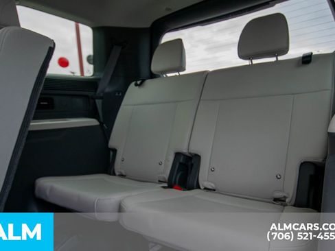 Used 2025 Hyundai Santa Fe SEL FWD image 11