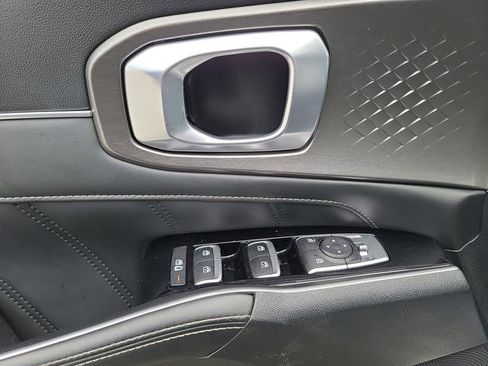 Used 2021 Kia Sorento SX image 16