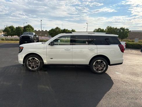 Used 2025 Ford Expedition King Ranch AWD/4WD image 2