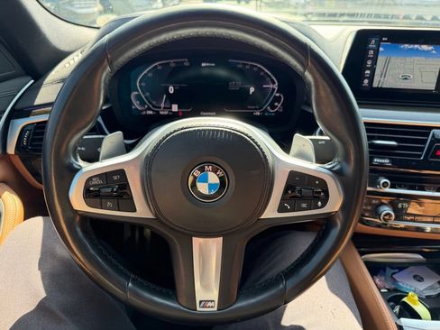 Used 2020 BMW 530e w/ M Sport Package RWD image 7