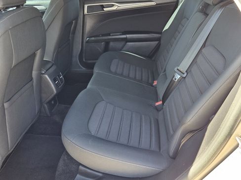 Used 2018 Ford Fusion SE w/ Fusion SE Technology Package image 5