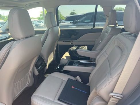 Used 2023 Lincoln Aviator Reserve w/ Equipment Group 201A AWD/4WD image 10