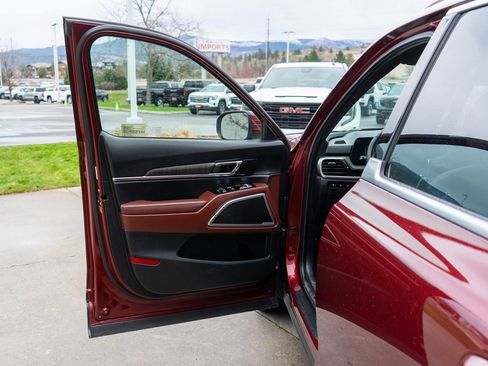 Used 2023 Kia Telluride EX w/ EX Captain's Chair Package image 18