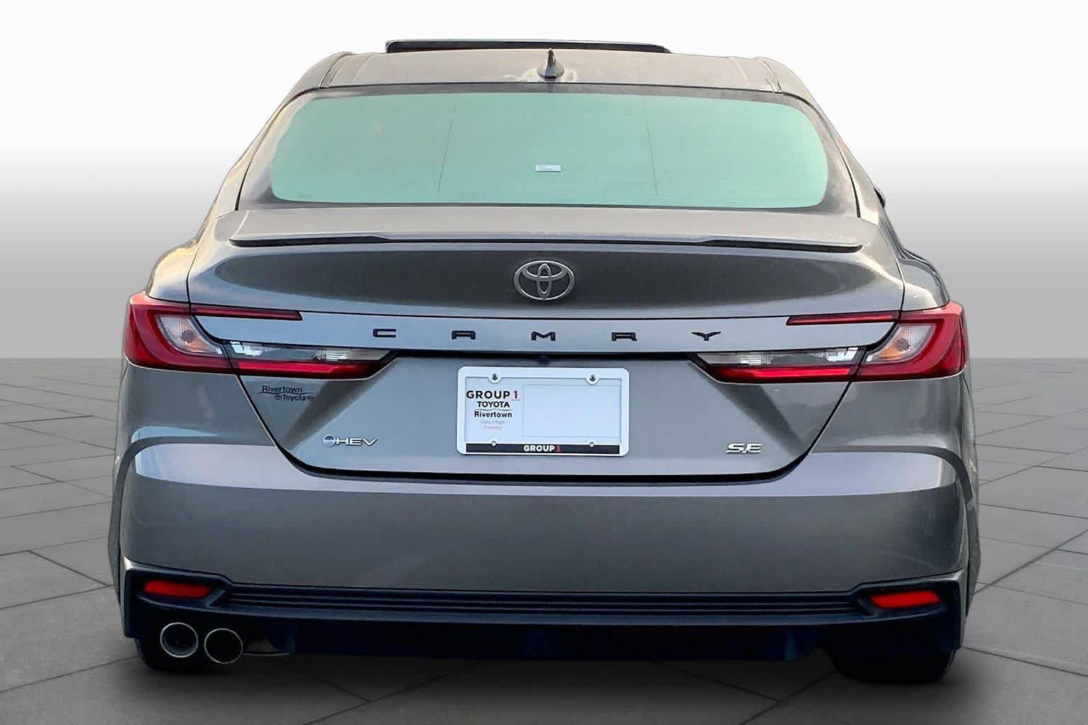 Used 2025 Toyota Camry SE FWD image 5