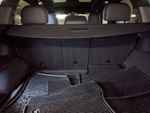 Certified 2022 Volkswagen Tiguan SE R-Line image 27