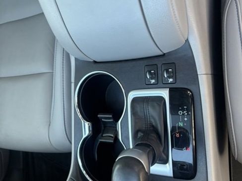 Used 2019 Toyota Highlander XLE image 23