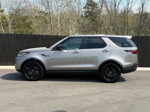 Used 2025 Land Rover Discovery S image 2