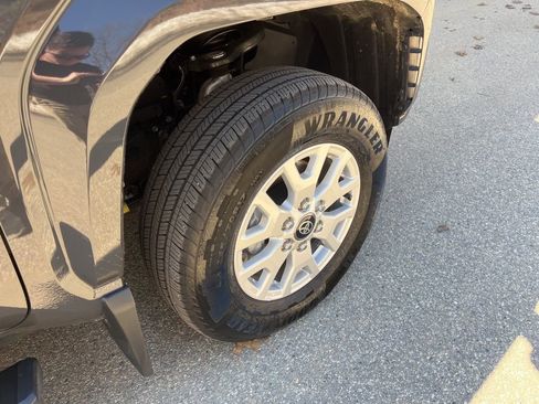 Used 2025 Toyota Tacoma SR5 image 6