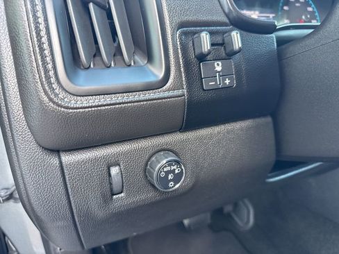 Used 2018 GMC Canyon SLE w/ SLE Convenience Package RWD image 19
